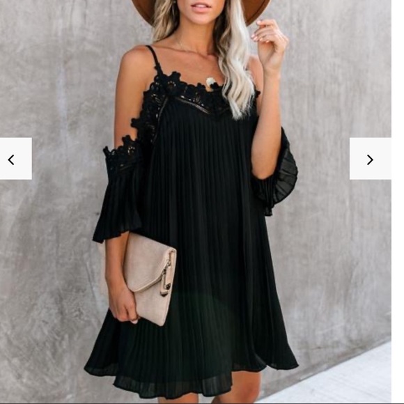 Vici Dresses & Skirts - Adorable black dress!🖤